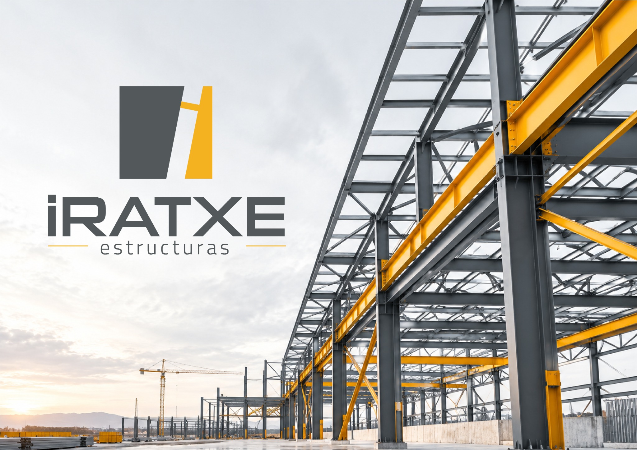 Identidad visual de Iratxe Estructuras sobre una estructura metálica de obra